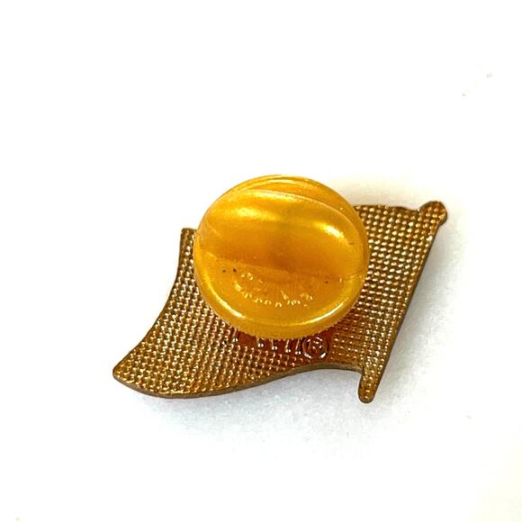 USA Flag Lapel Pin - Picture 2 of 3